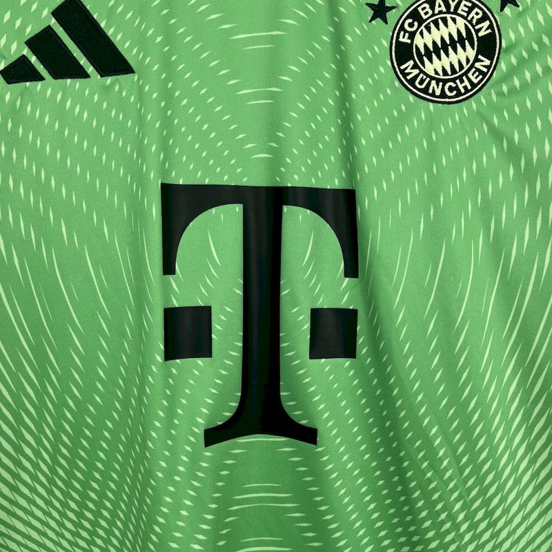 BAYERN MUNICH 25/26 GOALKEEPER II JERSEY