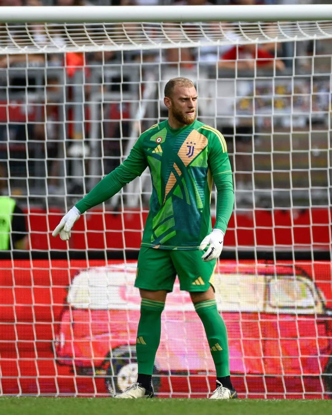 JUVENTUS 24/25 GOALKEEPER JERSEY
