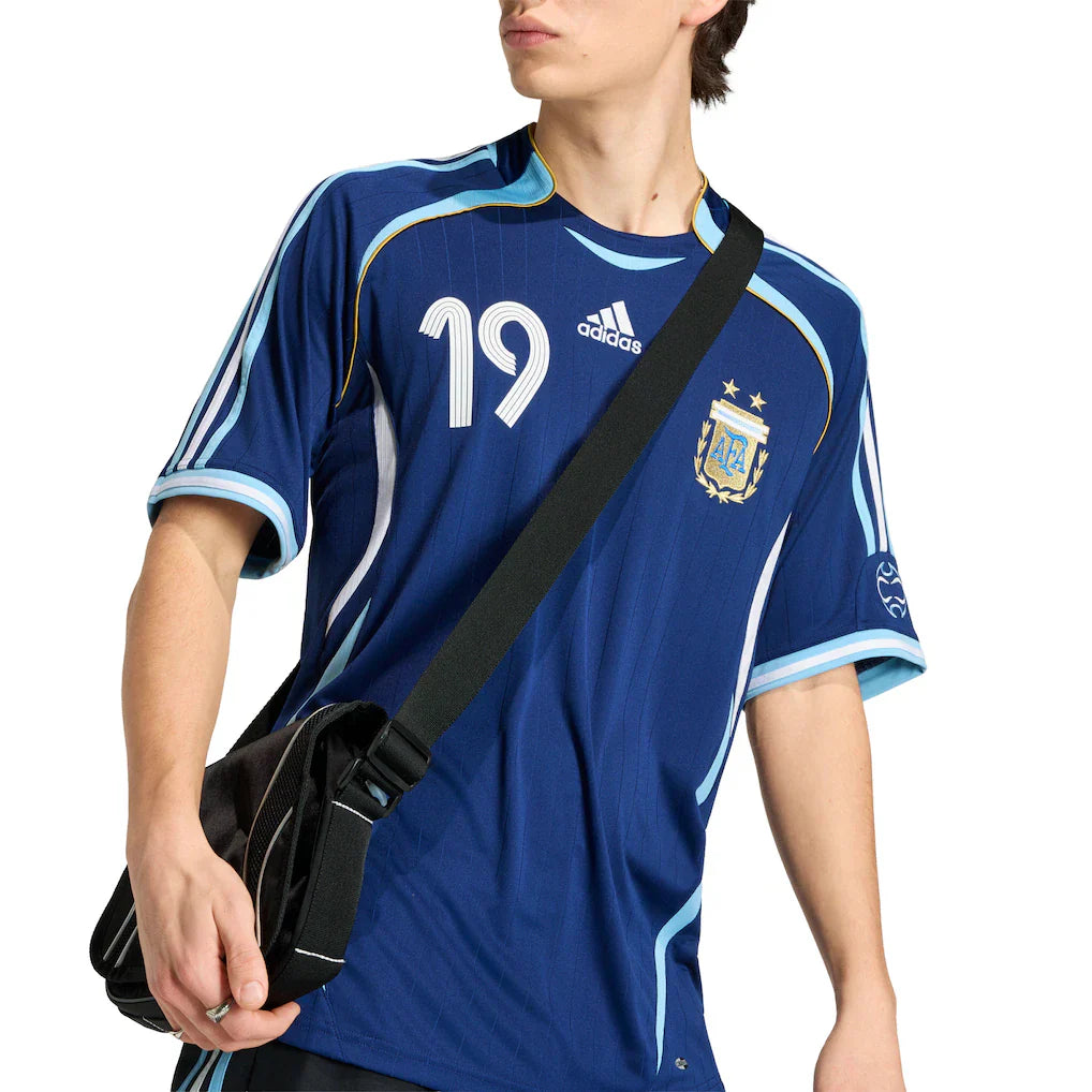 ARGENTINA 06 RETRO AWAY JERSEY MESSI #19